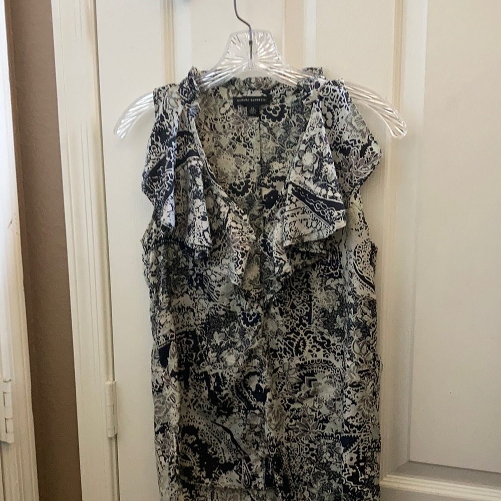 FINAL MARKDOWN Banana republic ruffled silk top XS